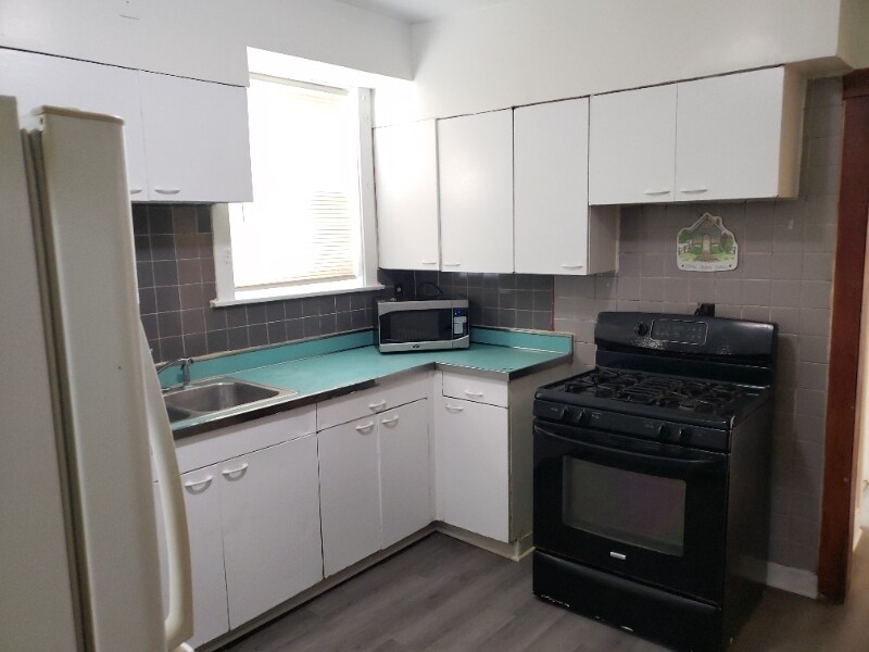 Foto principal - 8936 S Ashland Ave