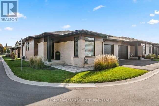 Photo du bâtiment - 300 Richmond St