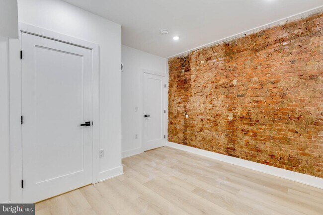 Foto del edificio - 6027 Delancey St