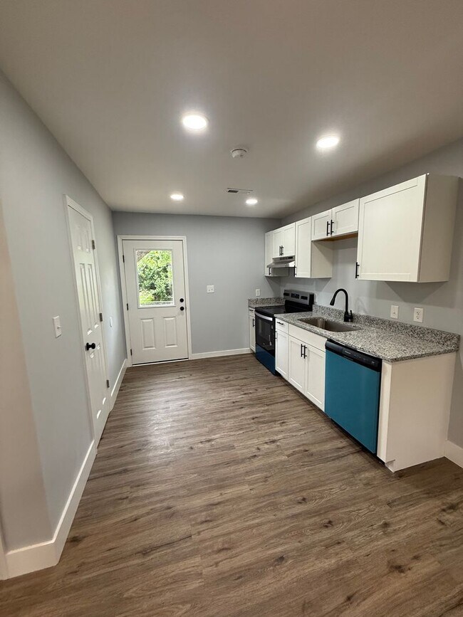 Foto del edificio - 3913 Pine Ave SW