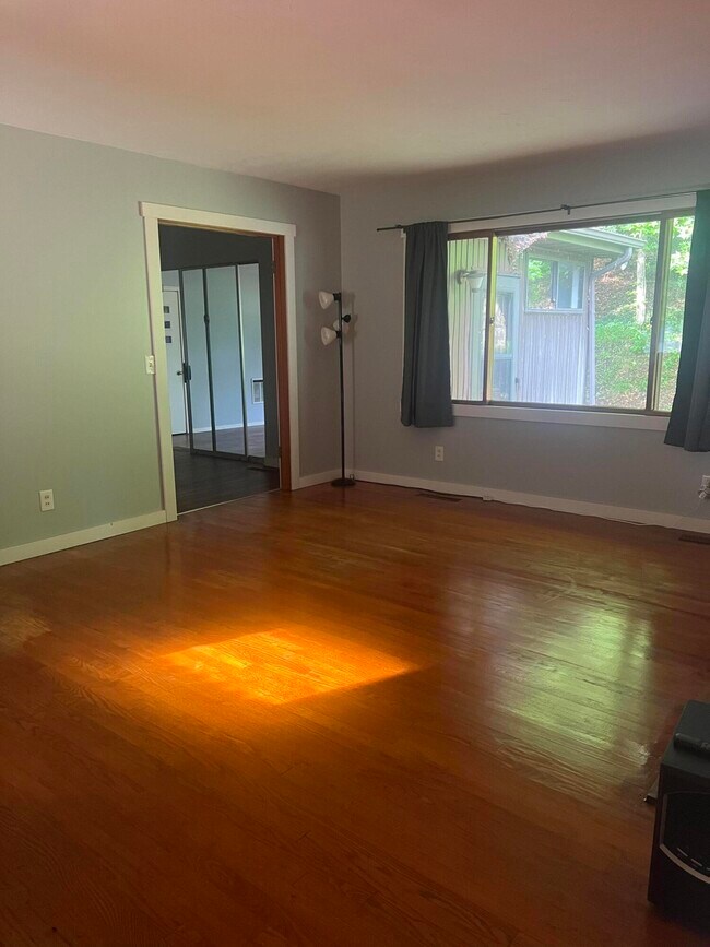 Foto del edificio - 490 N Wilson Ave