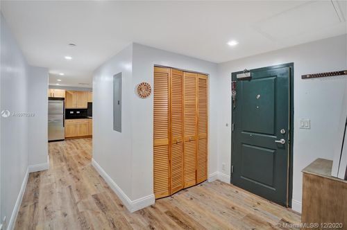 Primary Photo - 111 E Flagler St