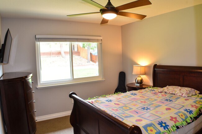 Building Photo - 3018 N Oceanview St