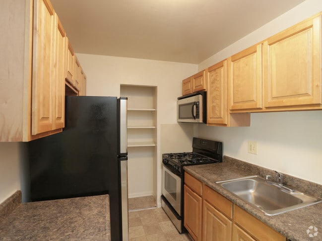 2BR, 2BA - Quiet Waters Landing