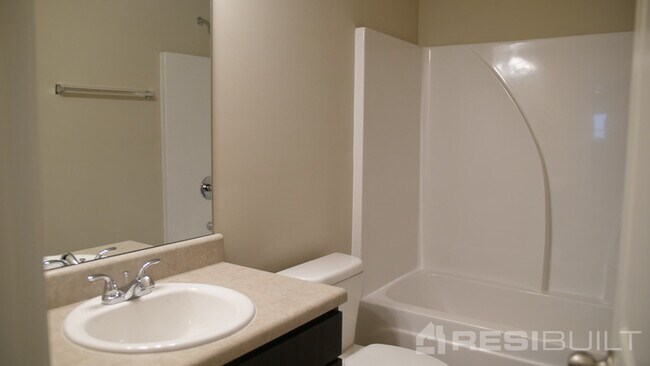 Foto del edificio - 145 Parkview Pl Dr