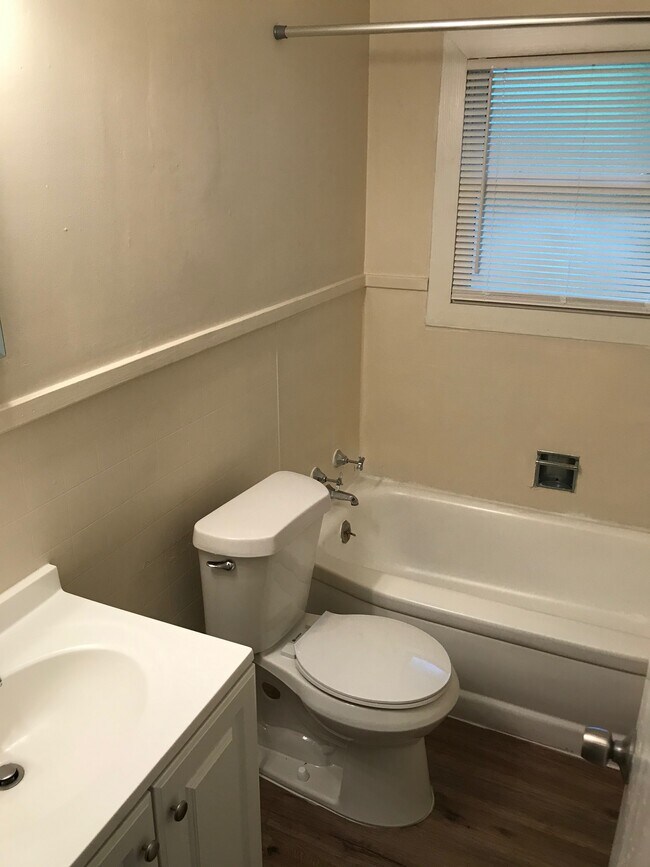 Building Photo - 5548 Hartsdale Dr