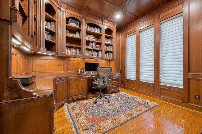 Building Photo - 11826 Legend Manor Dr