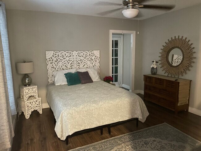 Building Photo - 205 W 26th Ave