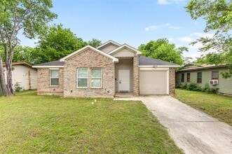 Building Photo - 2836 Kilburn Ave