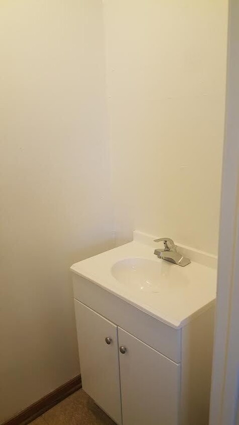 Building Photo - 3 Bedroom brick ranch Home