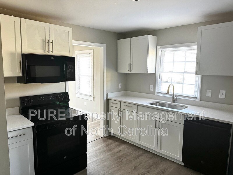 Primary Photo - 920 Holt St