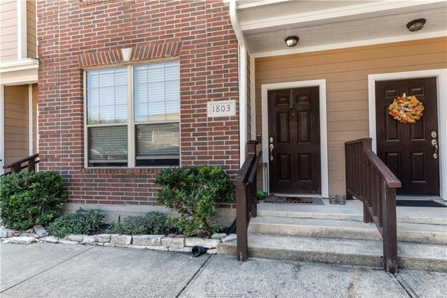 Foto del edificio - August 2026 Pre-Lease!! Cute 2/2.5 Condo C...