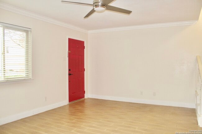 Building Photo - 102 Vassar Ln