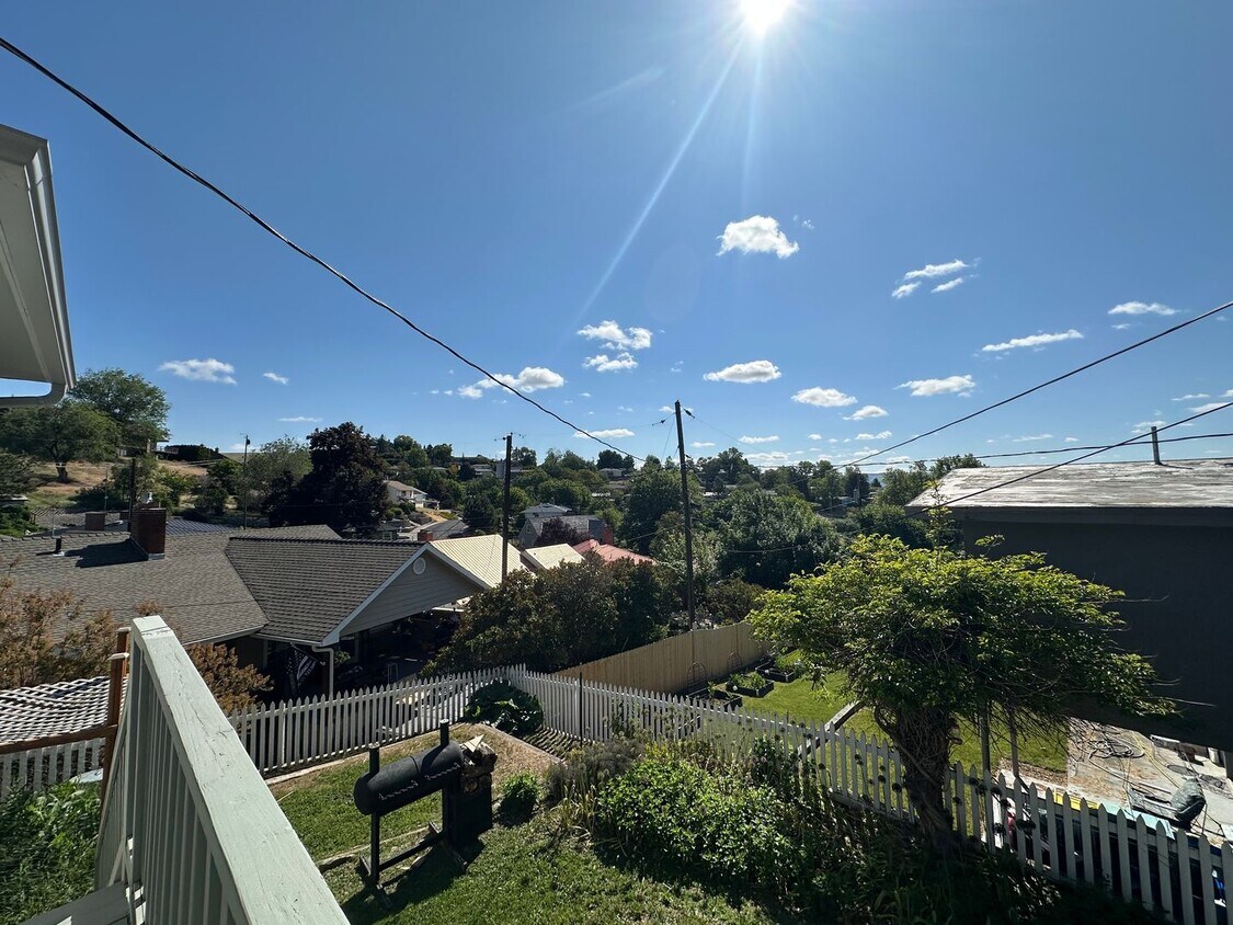 Primary Photo - Large 3 bedroom 2 bath