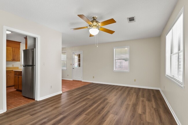 Foto del edificio - 2BR/1BA Duplex in Coker – Available Now