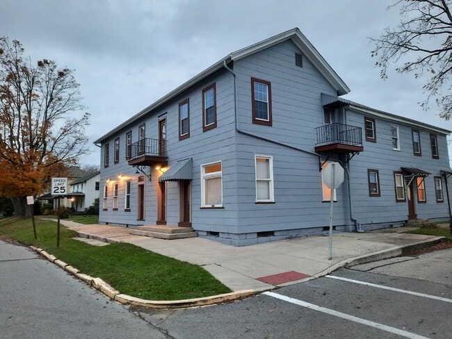 Building Photo - 247 Main St