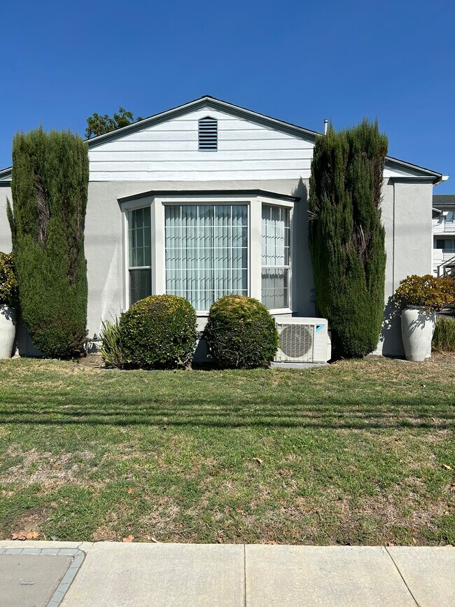 Building Photo - 1209 Alameda W Ave