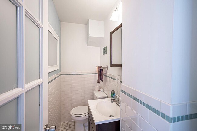 Building Photo - 2035 Carpenter St