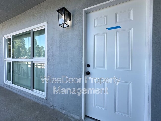 Building Photo - 10392 Lampson Ave