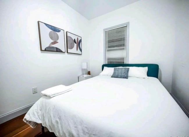 Foto del edificio - 188-25 Keeseville Ave