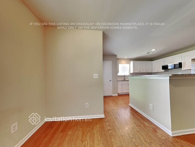 Building Photo - 7107 Fox Point Dr
