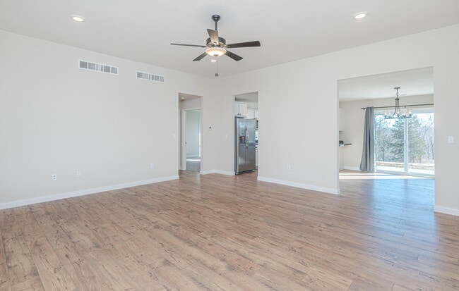 Building Photo - 720 Promenade Dr