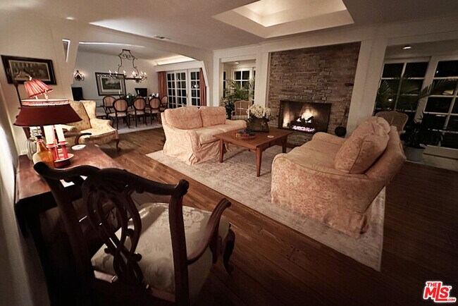 Foto del edificio - 1456 Roscomare Rd