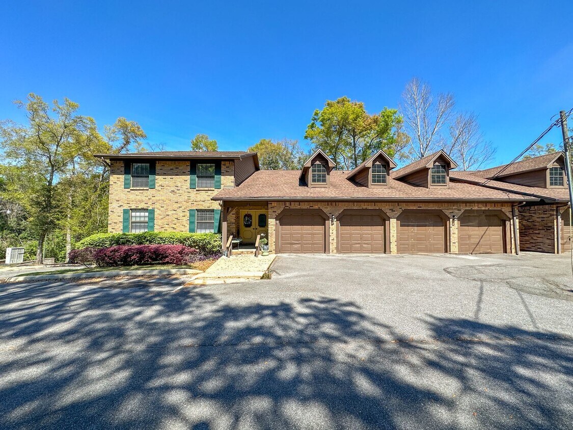 Primary Photo - 2 bedroom 2 bath condo w/ balcony & garage...