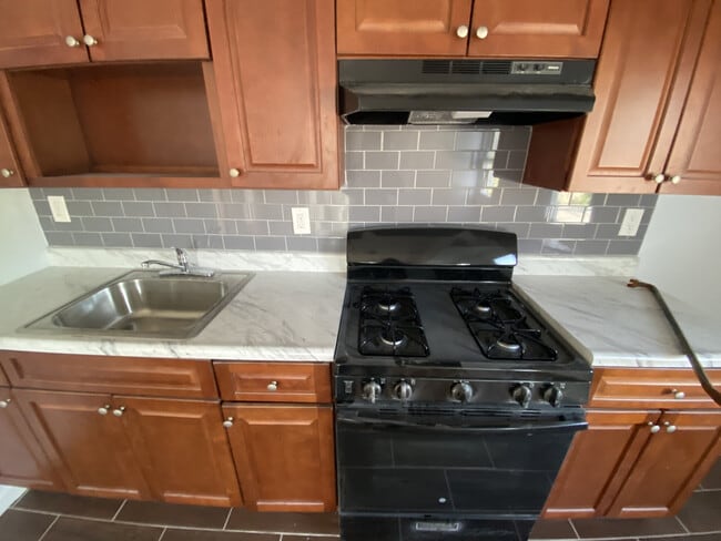 Building Photo - 346 Sanford Ave.