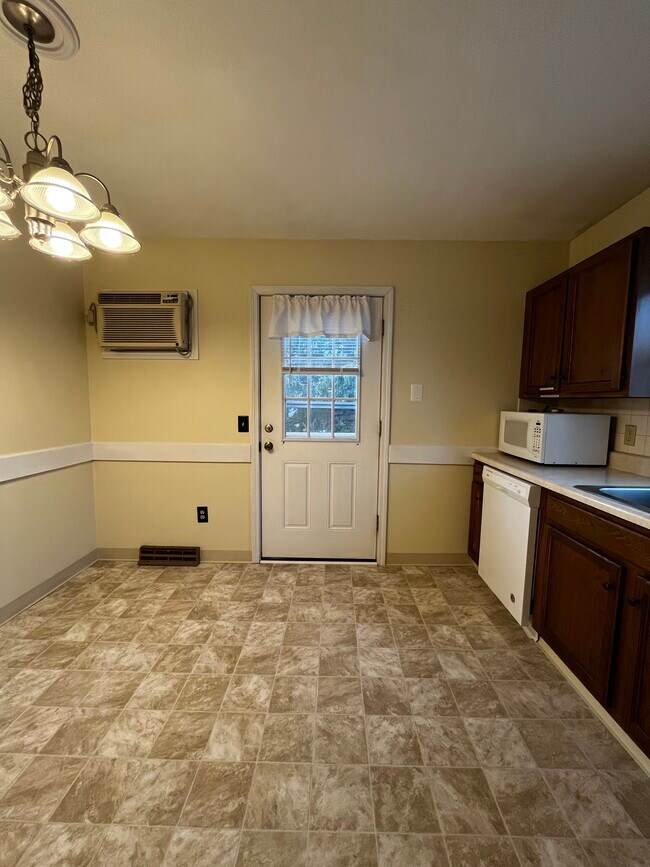 Foto del edificio - 817 N Rogers Ave