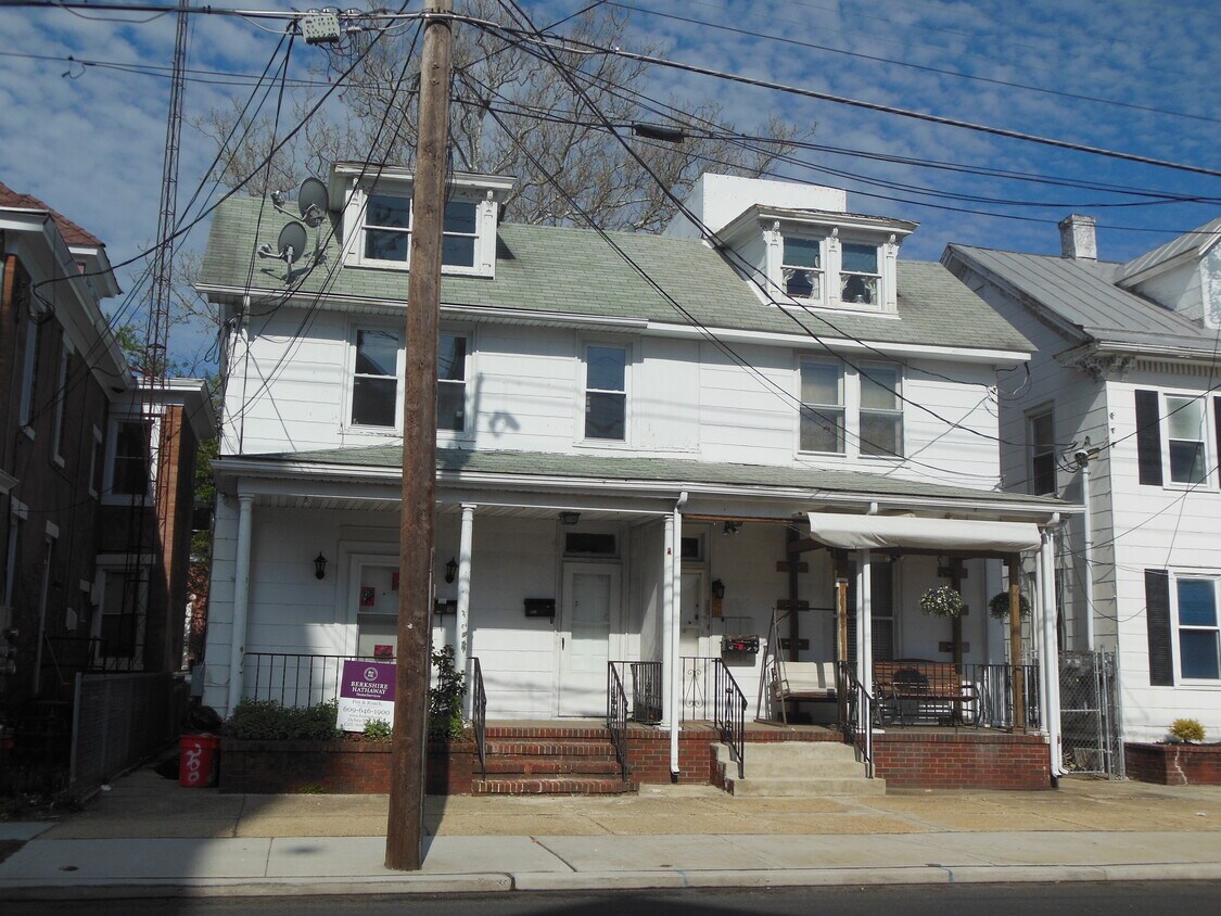 Primary Photo - 204 N 2nd St