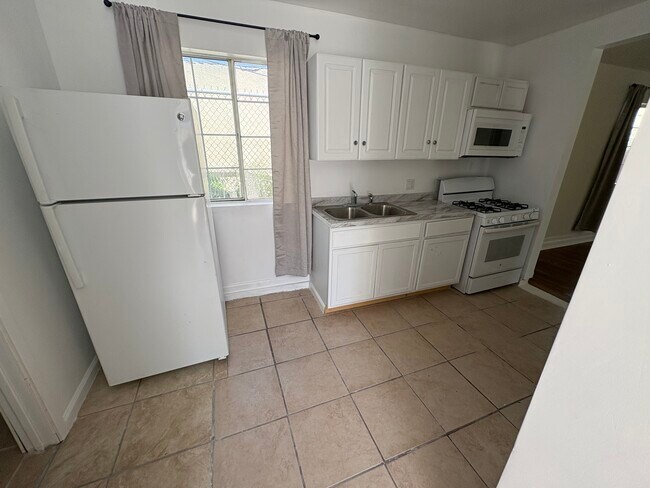 Kitchen - 3321 W 63rd St