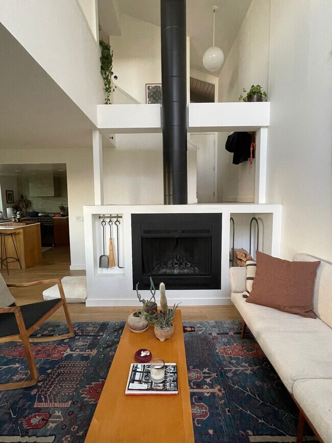 Building Photo - 1230 Montecito Dr