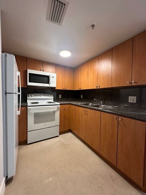 Vista del Rio Apartments