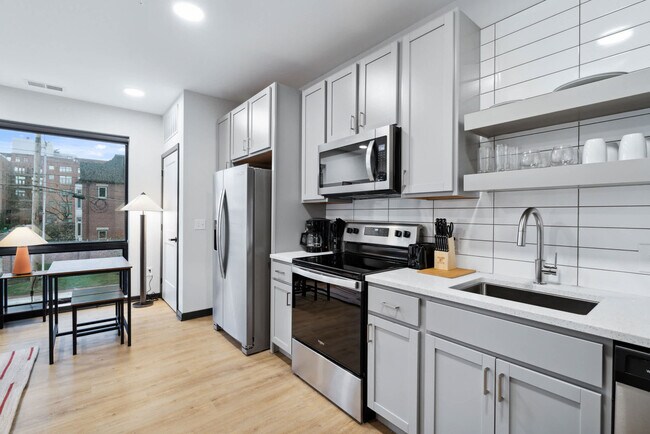 Building Photo - 423 E Michigan St