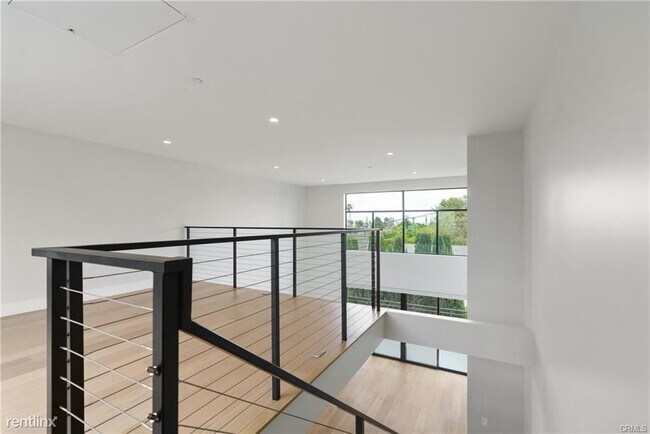 Building Photo - 3 br, 3.5 bath House - 5016 1/2 Rosewood Ave