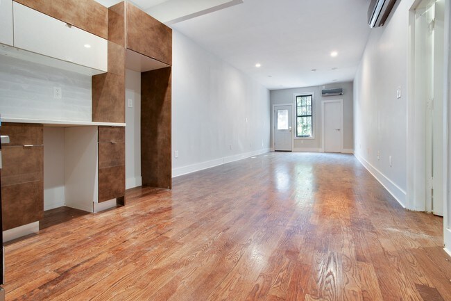 Building Photo - 63-12 Fresh Pond Rd