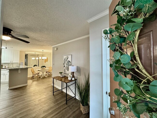 Foto del edificio - REDUCED PRICE! Updated 1st Floor/1-Level Condo Ready NOW! Includes Water, Sewer, Trash, Landscapi...