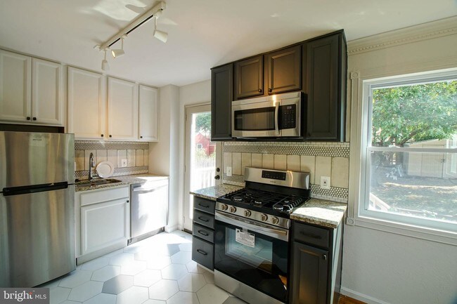 Building Photo - 2233 Arlington Terrace