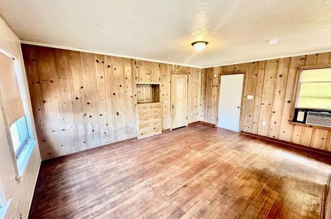 Building Photo - 387 N Glenn Ave