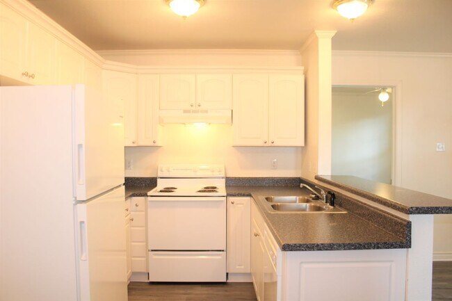 Kitchen - 2575 W Denman St