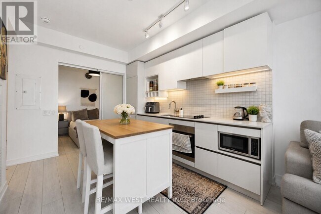 Photo du bâtiment - 898 Portage Pkwy