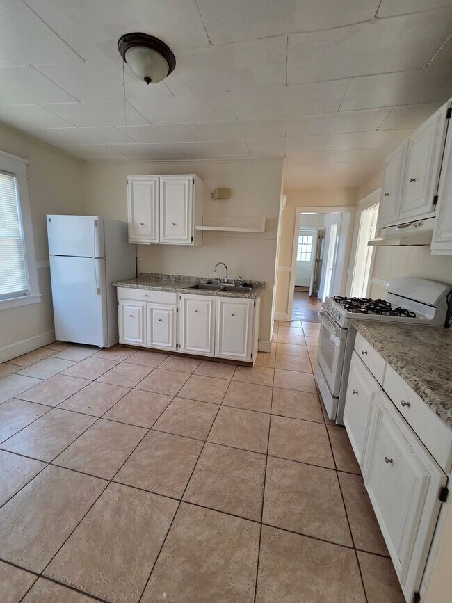 Building Photo - 70-72-72 Windemere St