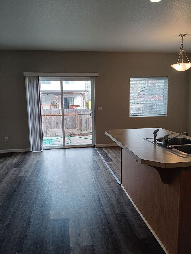 Foto del edificio - Recently Remodeled House is Now Avialable!