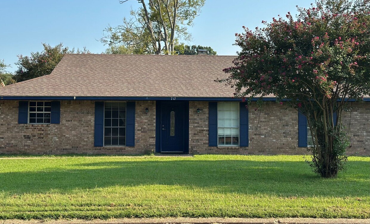 Foto principal - Single Family Home