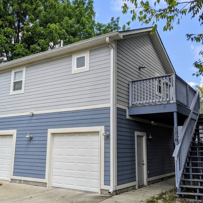 Building Photo - 1218 Spruce St.