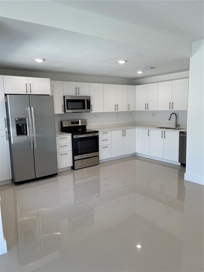Building Photo - 25748 SW 143rd Ave