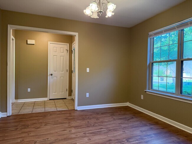 Foto del edificio - 3704 Chambray Pl