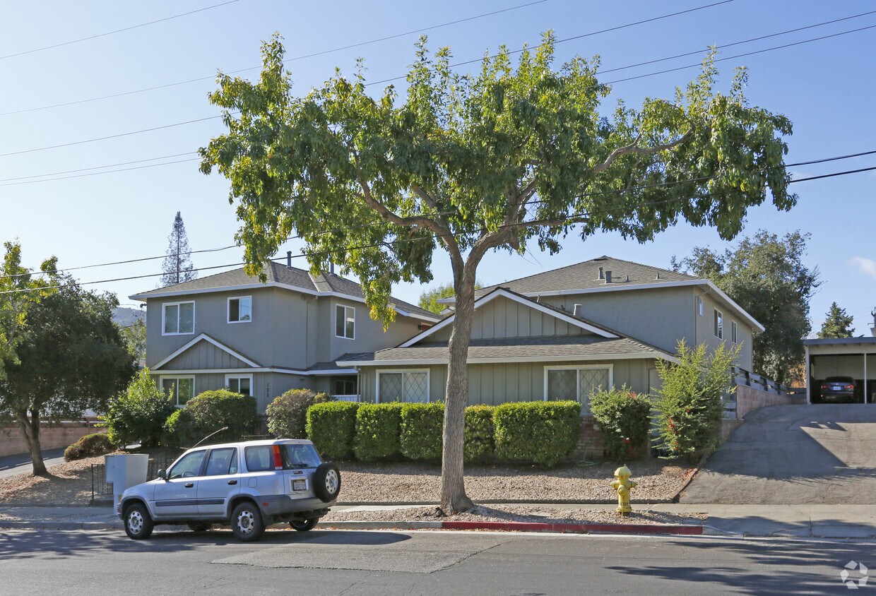 Primary Photo - 122 Towne Terrace