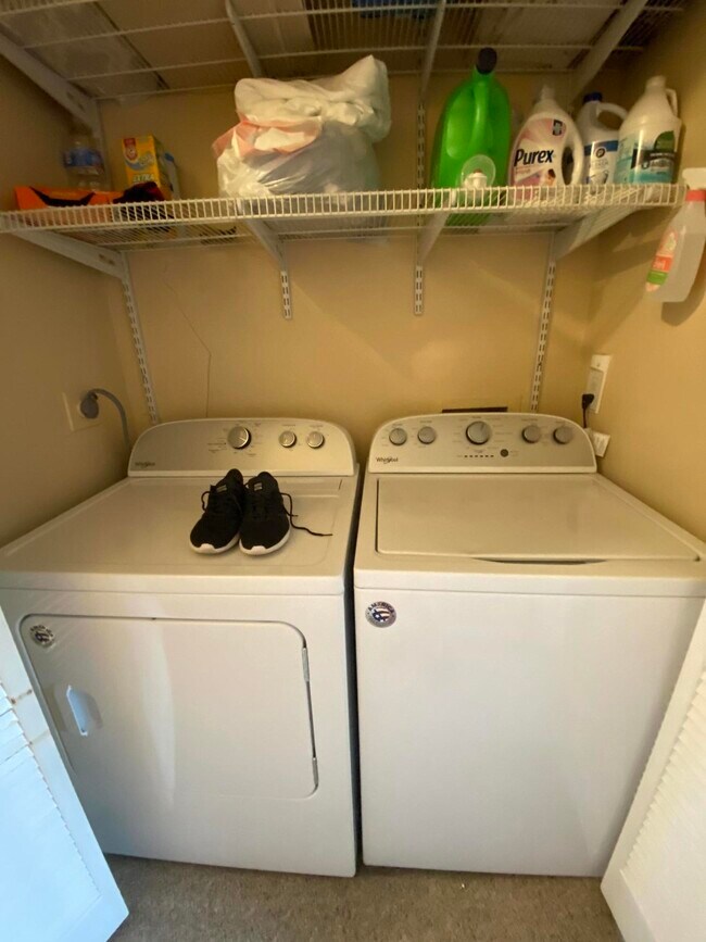 Building Photo - 425 N Cypress Dr